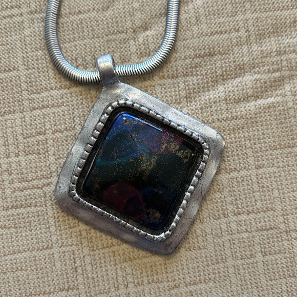 Silvertone pendant necklace - Picture 2 of 6